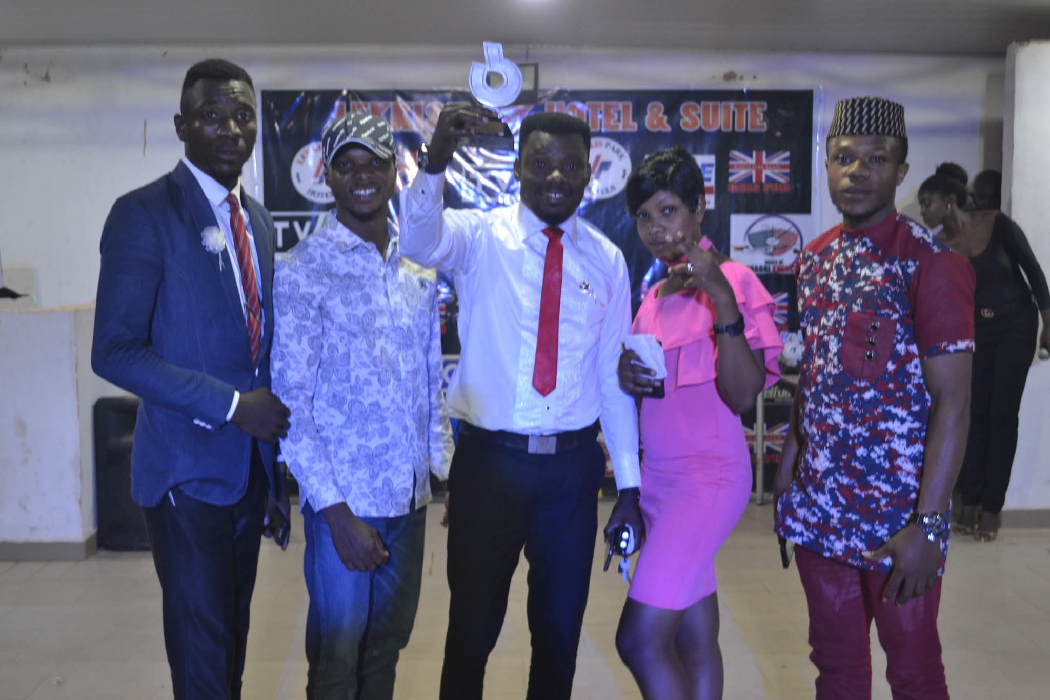 eyecon-nekede.jpg